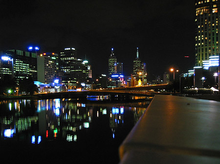 Melbourne in der Nacht Foto 