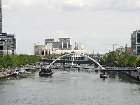 Yarra River mit Stadt Foto 